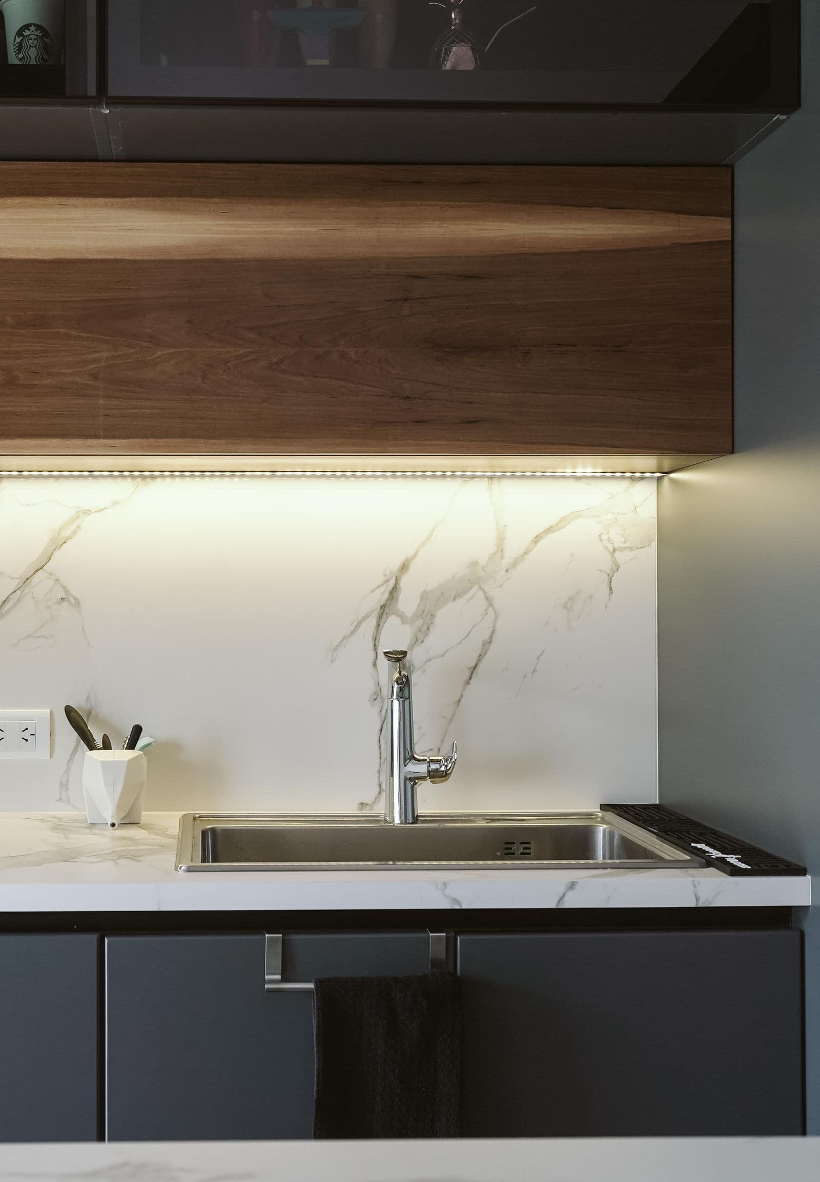 Stainless steel kitchen sink with a pull-down faucet